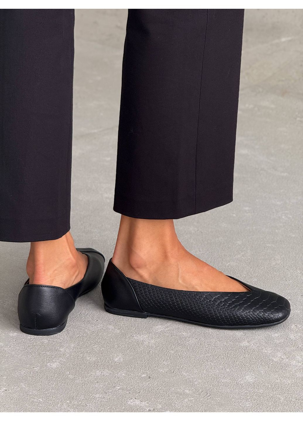 Женские стильные женские балетки | чёрные однотонные без декора натуральная кожа (353601991)