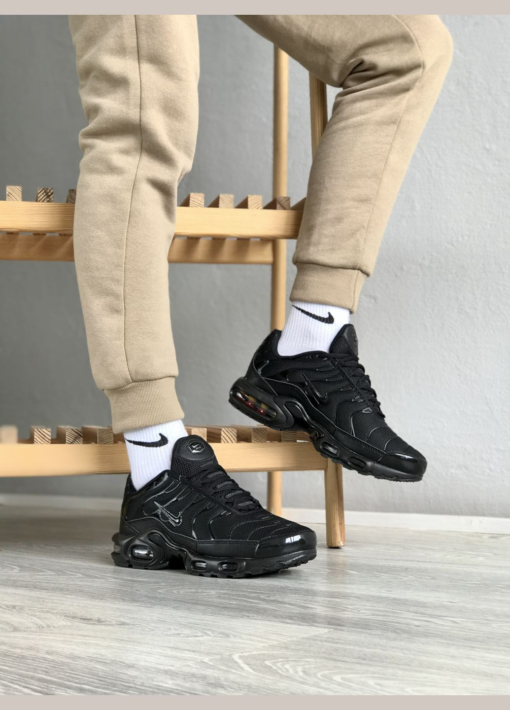 Черные демисезонные кроссовки мужские и женские Nike air max Tn plus black | Найк аір макс Тн плюс