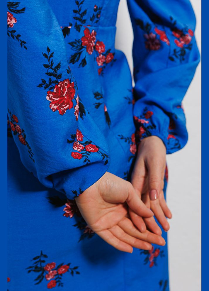 Синя сукня міді з довгими червоними в квіточку Arjen