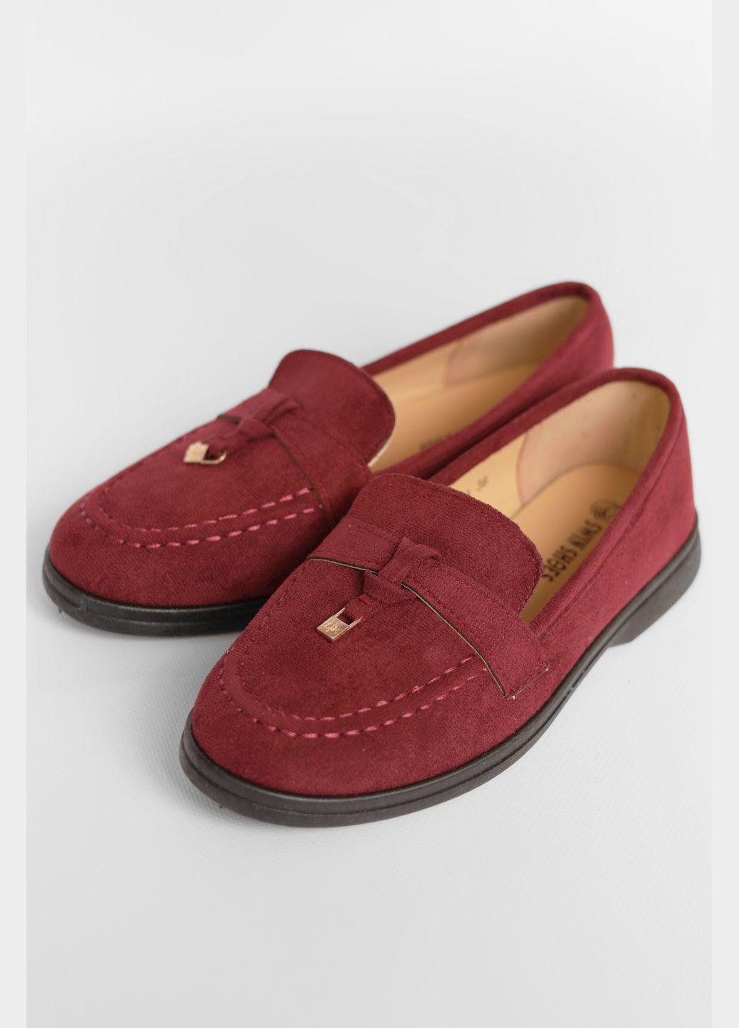 Туфли-лоферы женские бордового цвета Let's Shop с цепочками