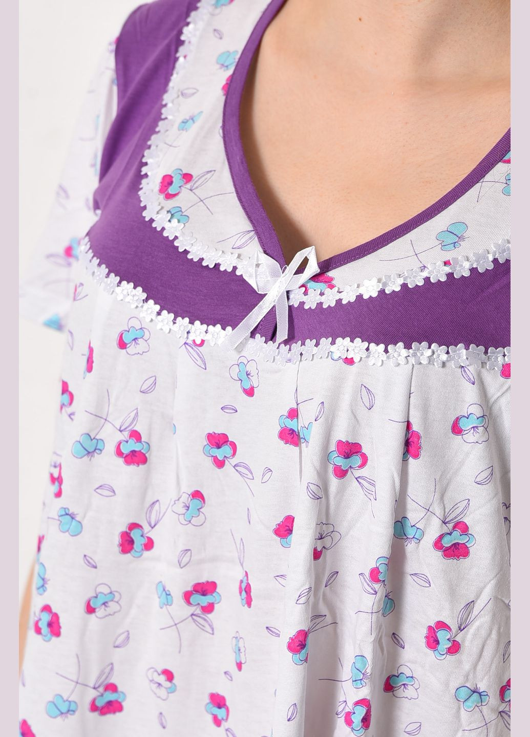 Ночная рубашка женская батальная белого цвета с цветочным принтом Let's Shop (289843195)