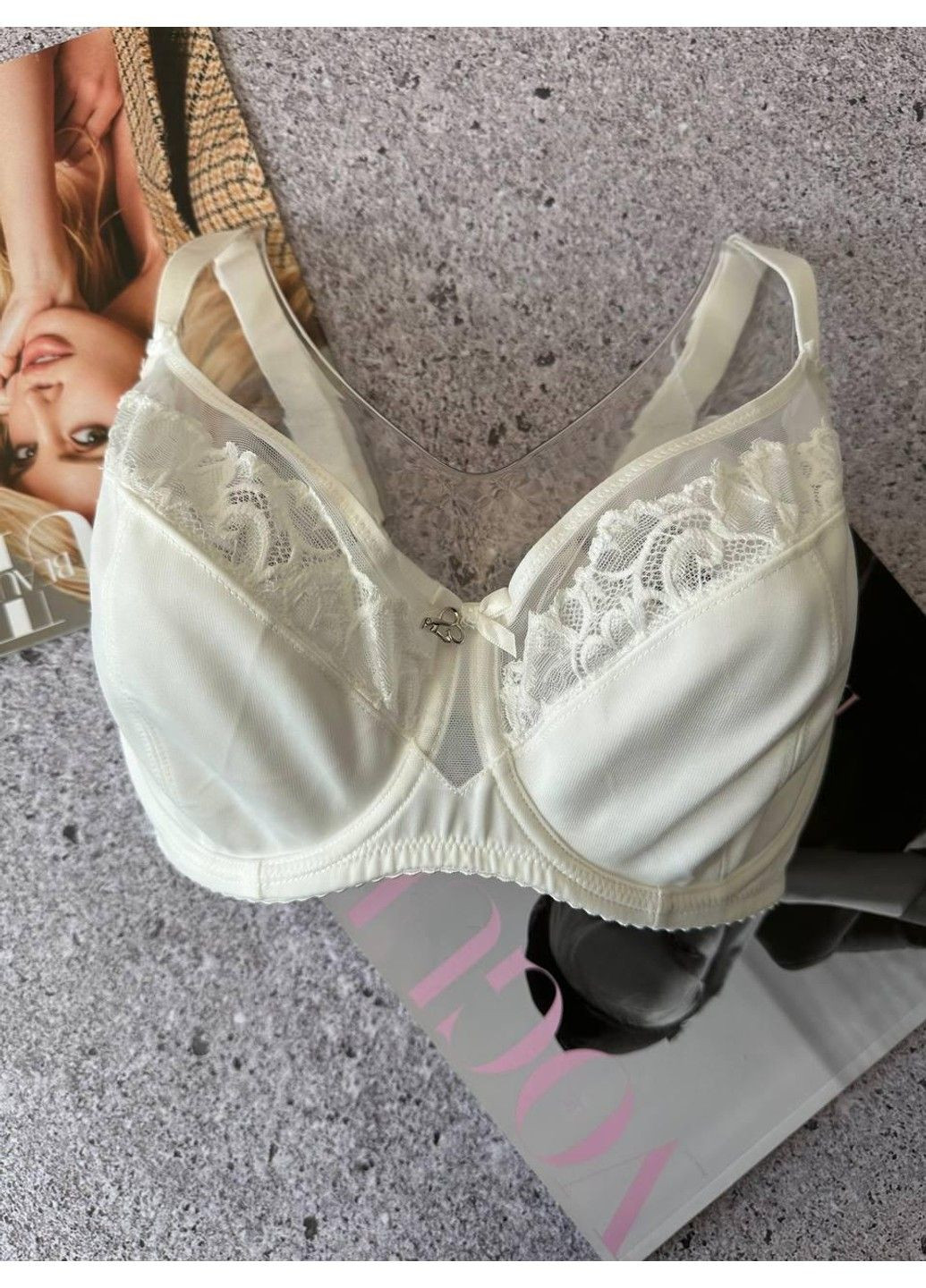 Молочный бюстгальтер без поролона с сеточкой молочный Lanny Mode