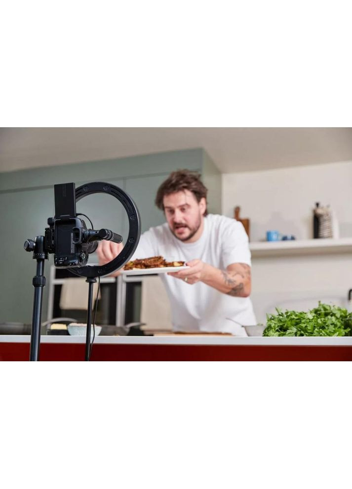 Беззеркальный фотоаппарат kit RF-S 18-45mm IS STM Black (5811C033) Canon EOS R50 (316631429)