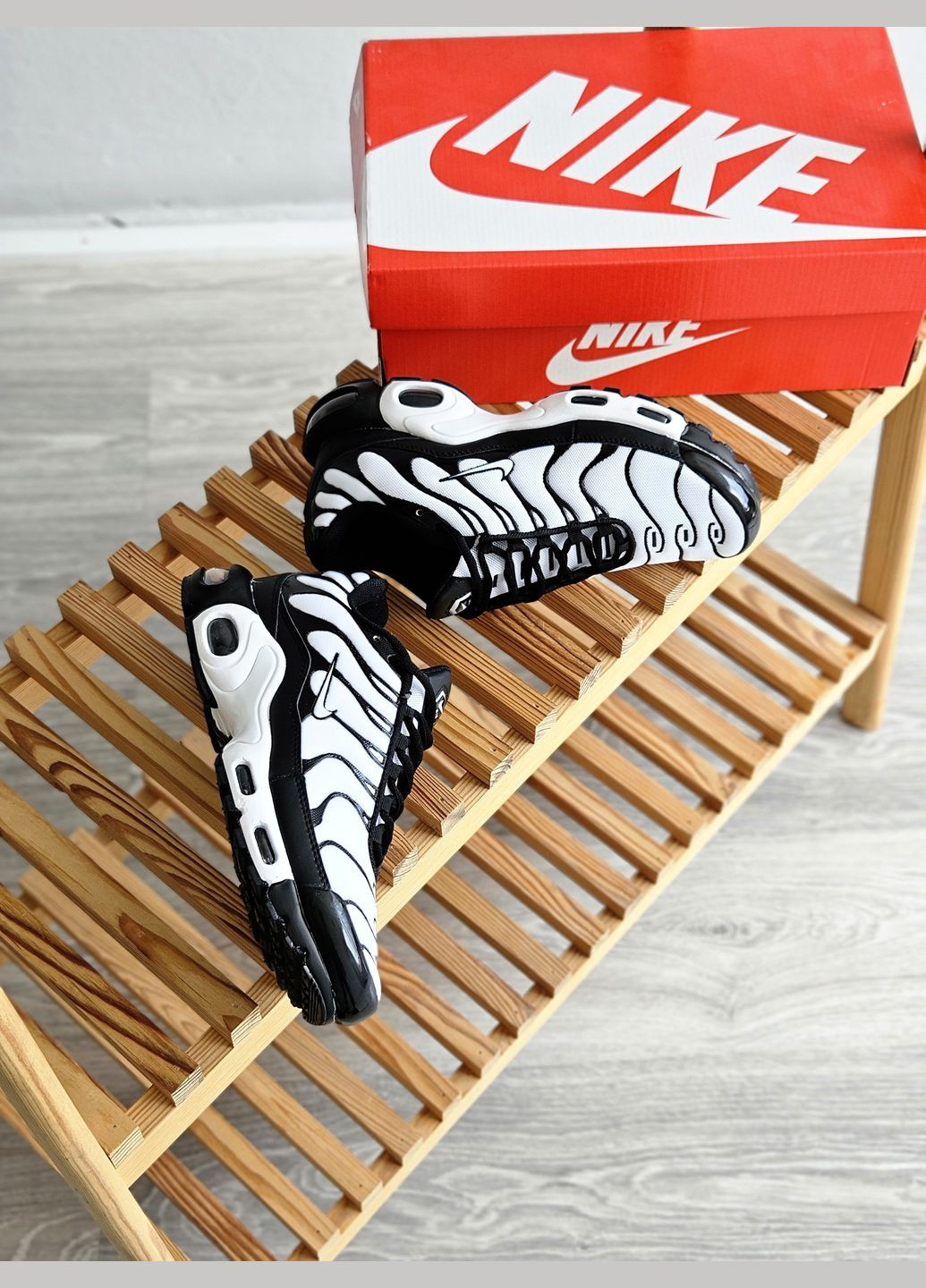 Кросівки жіночі і чоловічі Nike air max Tn plus black white | Найк Аір макс ТН плюс чорно-білі No Brand чорно-білі демісезони (307288641)