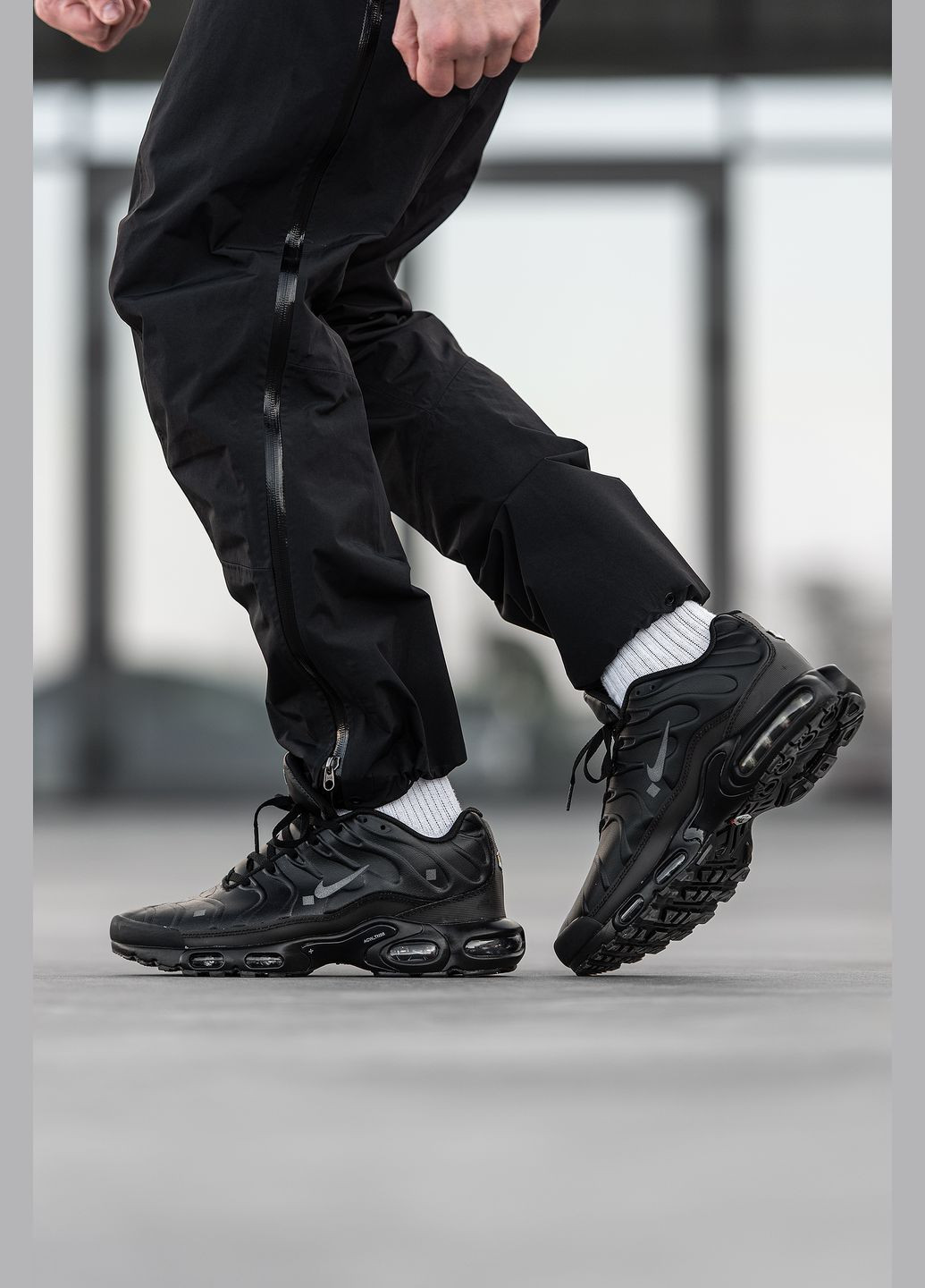 Чорні Осінні кросівки чоловічі nike air max tn plus black | найк аір макс тн плюс чорні No Brand