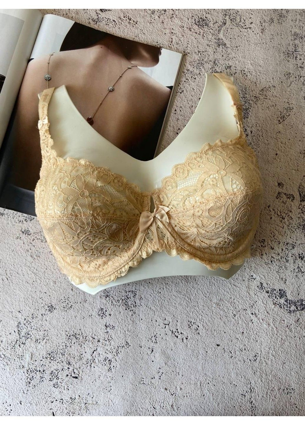 Бежевий бежевий бюстгальтер із мереживом, ліфчик без поролону на чашку d Lanny Mode