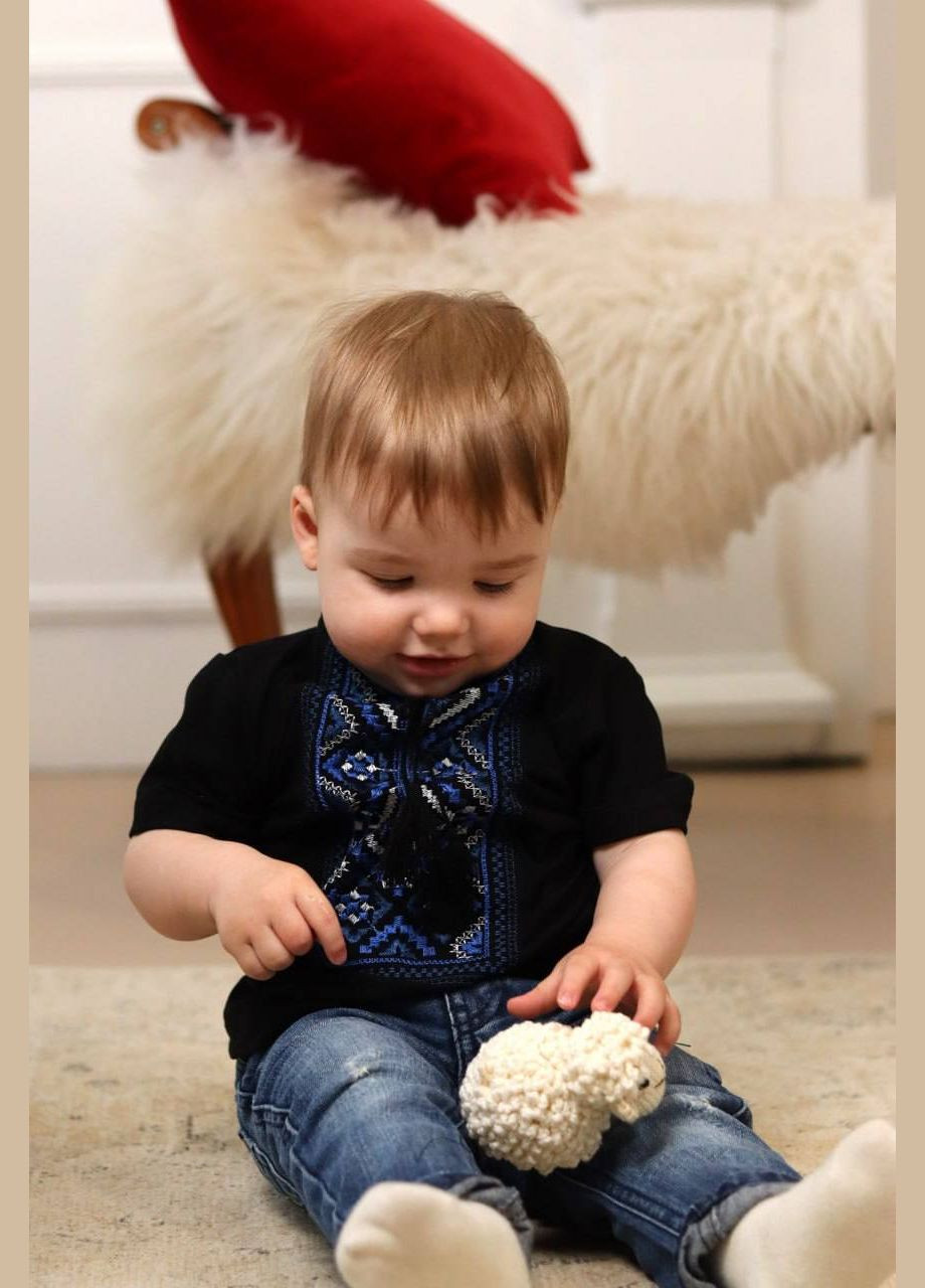 Чорна чорна вишиванка для хлопчика з синьою вишивкою Piccolo візерунок геометричний віскоза (316037791)