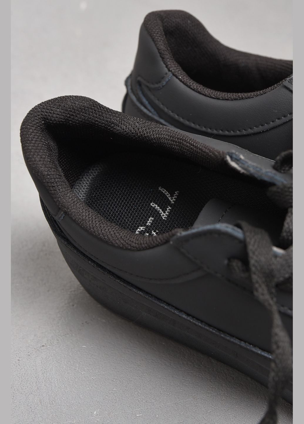 Чорні осінні кросівки жіночі натуральна шкіра чорного кольору на шнурівці Let's Shop