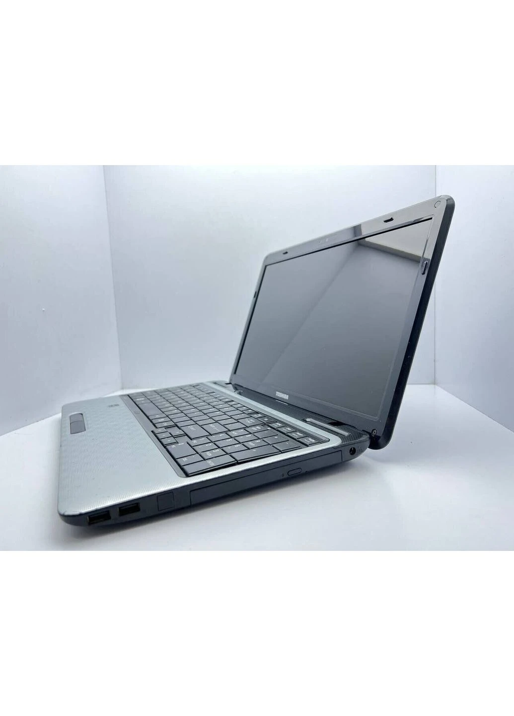 Ноутбук Б-класс Satellite L750 / 15.6" (1366x768) TN / AMD A6-3400M (4 ядра по 1.4 - 2.3 GHz) / 8 GB DDR3 / 240 GB SSD / AMD Toshiba (398131370)