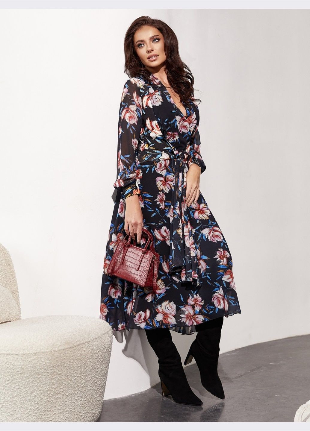Черное праздничный шифоновое платье с цветочным принтом и лифом на запах черное клеш Dressa с цветочным принтом