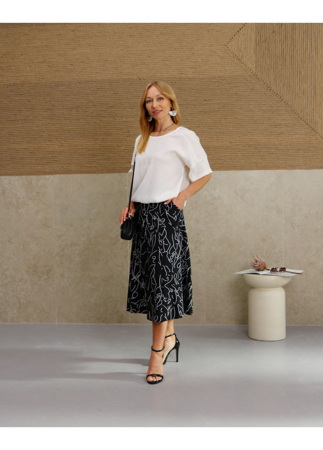 Черно-белая летняя юбка трапеция 321ал черная с белым №2 No Brand клешированная