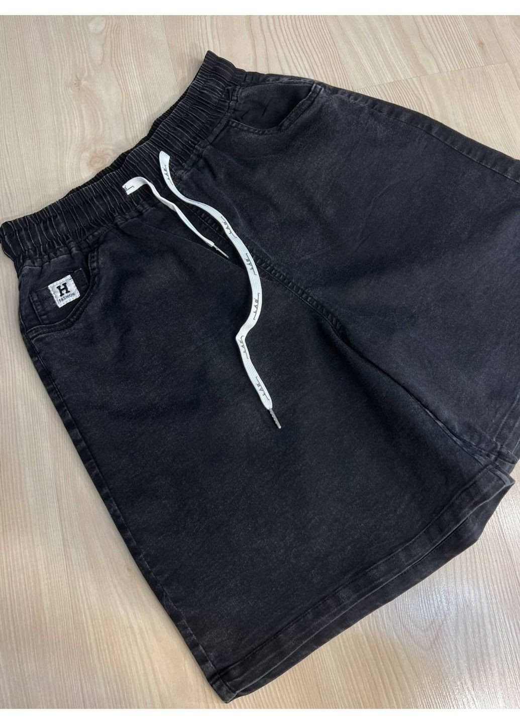 Шорты женские джинсовые Yingguoxiang 9062-1 мом с резинкой на талии и подворотом черные No Brand (332564932)