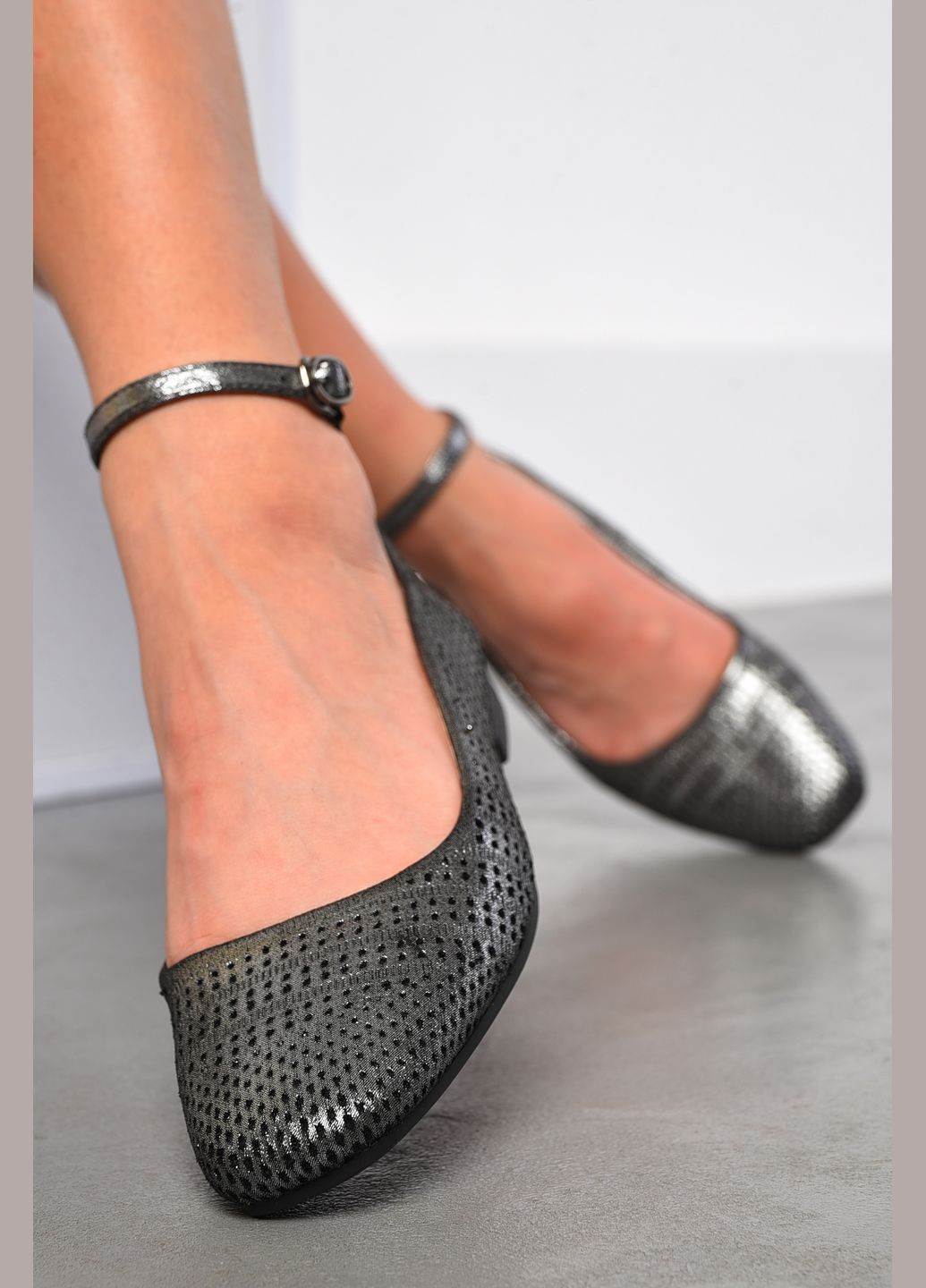 Жіночі балетки жіночі світло-сірого кольору Let's Shop | світло-сірі однотонні без декору штучна шкіра (297128490)