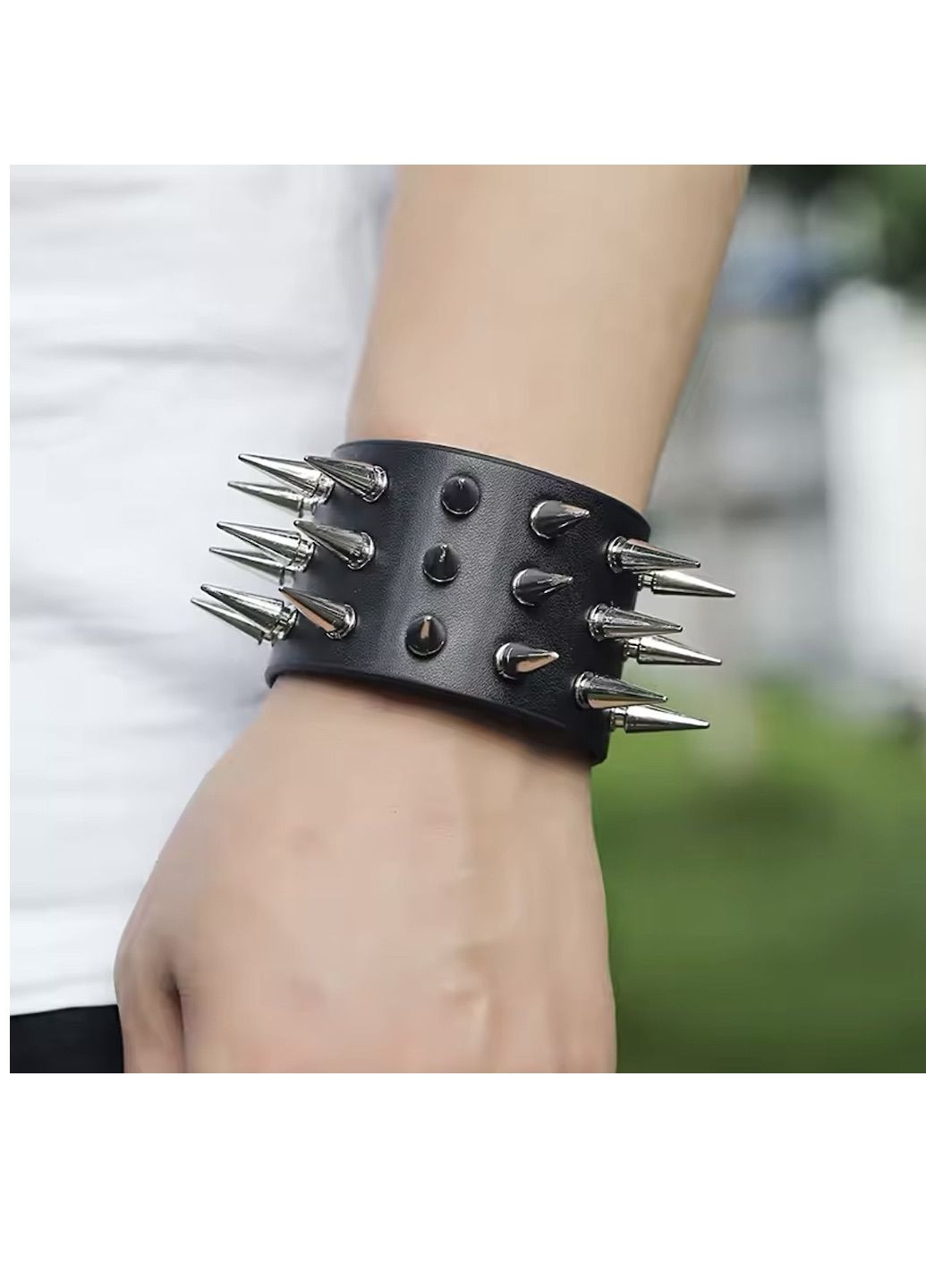 Браслет широкий на руку з екошкіри "Шипи великі 3 ряди" на кнопках No Brand Браслет (303928625)