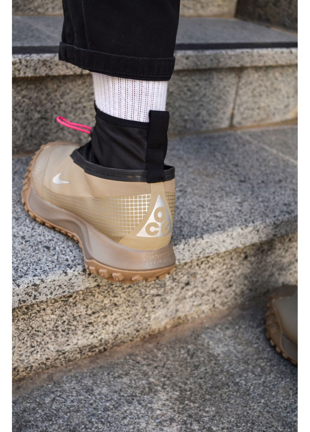 Бежевые демисезонные кроссовки мужские nike acg gore tex mountain fly beige найк асж маунс No Brand