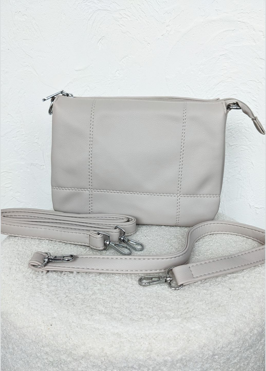 Стильная женская сумка-багет из экокожи с оригинальным декором в виде цепи и имитированного лезвия бритвы InFashion Сумка (327435698)