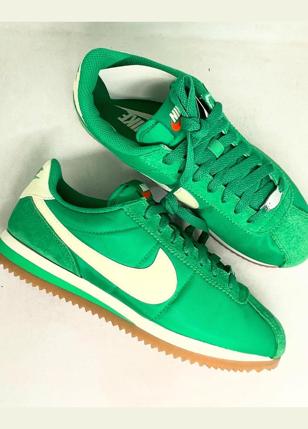 Зеленые кроссовки унисекс Nike w cortez txt