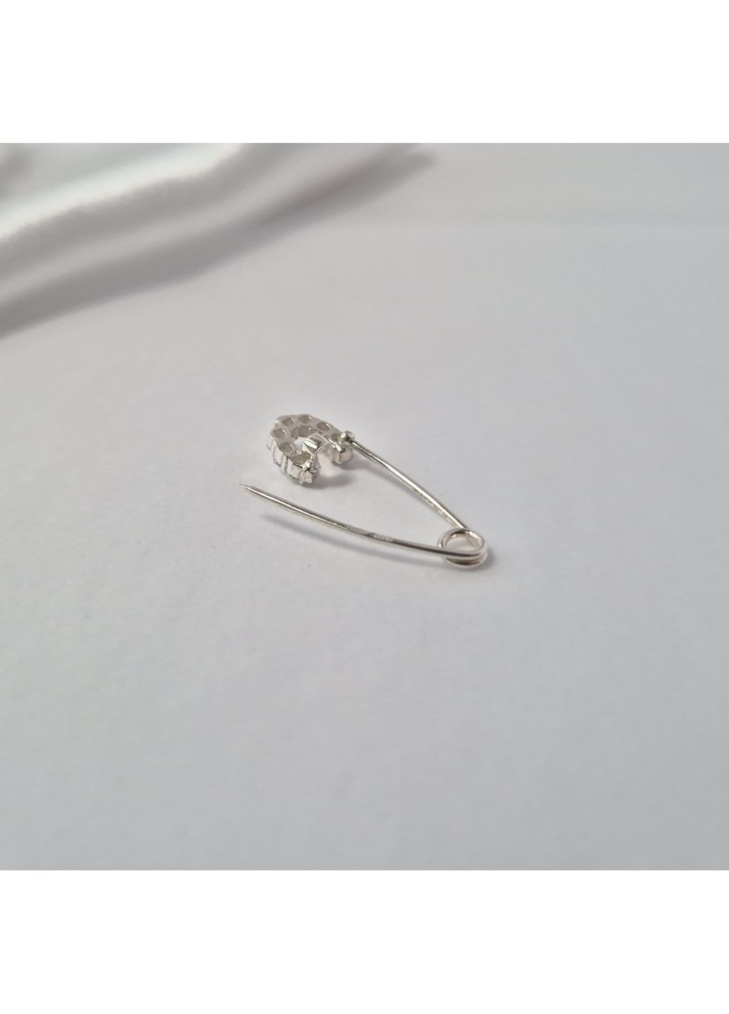 Серебряная булавка шпилька Подкова в Белых камнях серебро 925 пробы родированное 706617р 1.30г Nobrand (371688076)