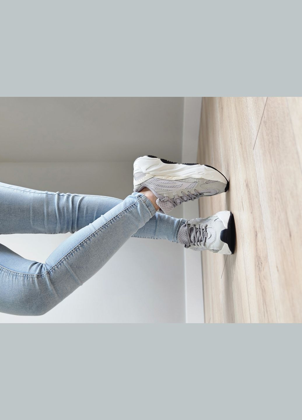 Кроссовки женские и мужские Adidas Yeezy 700 v2 Static beige | Адидас Изи 700 в2 бежевые No Brand бежевые демисезоны (307397807)