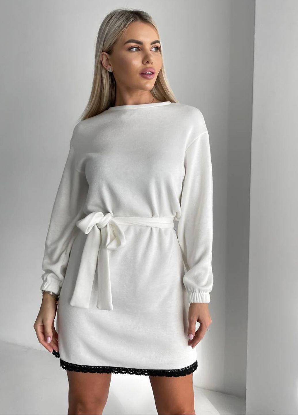 Молочна повсякденний повсякденна міді сукня з поясом та мереживом Allthings меланжева