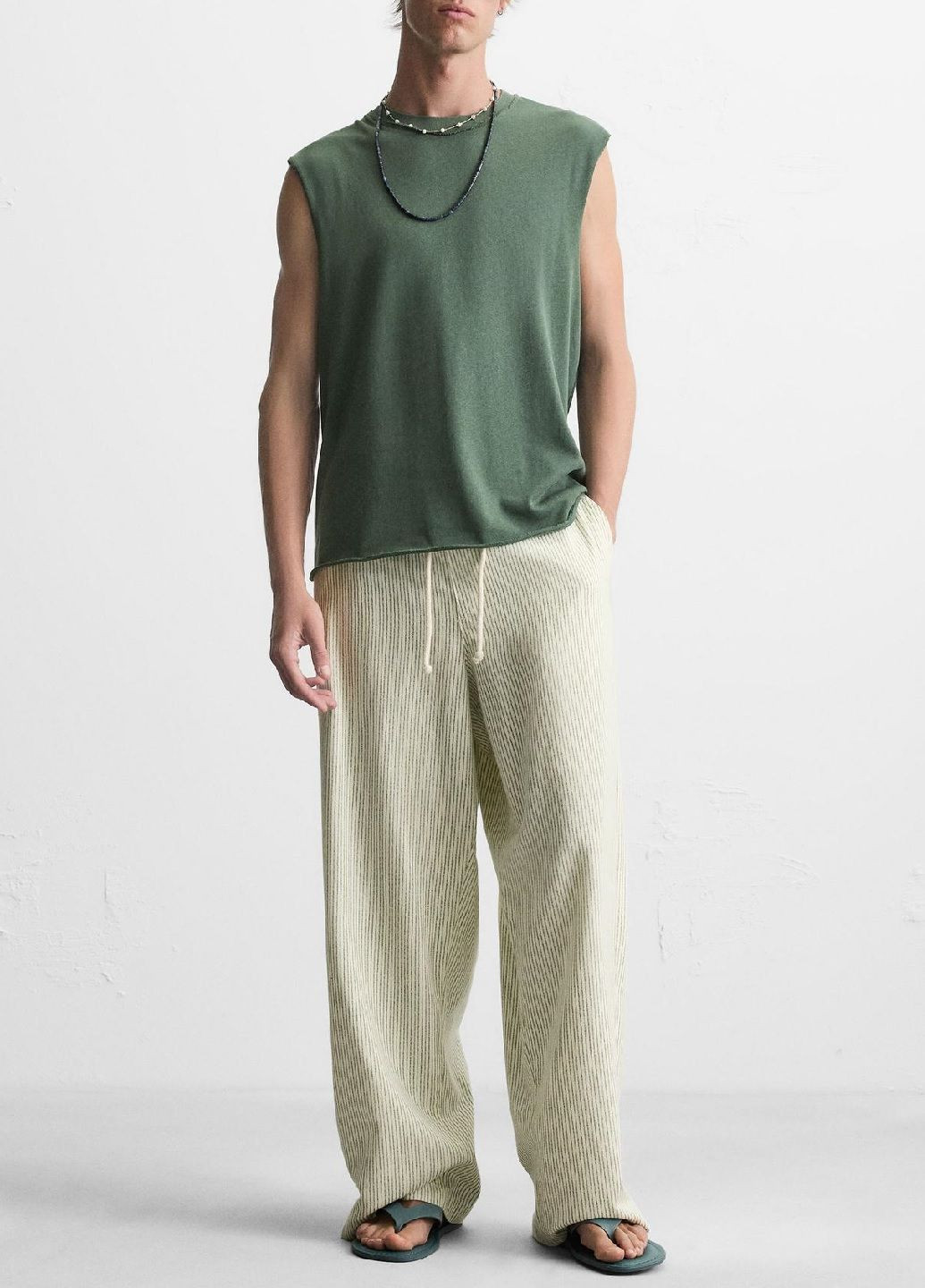 Серо-зеленая футболка Zara