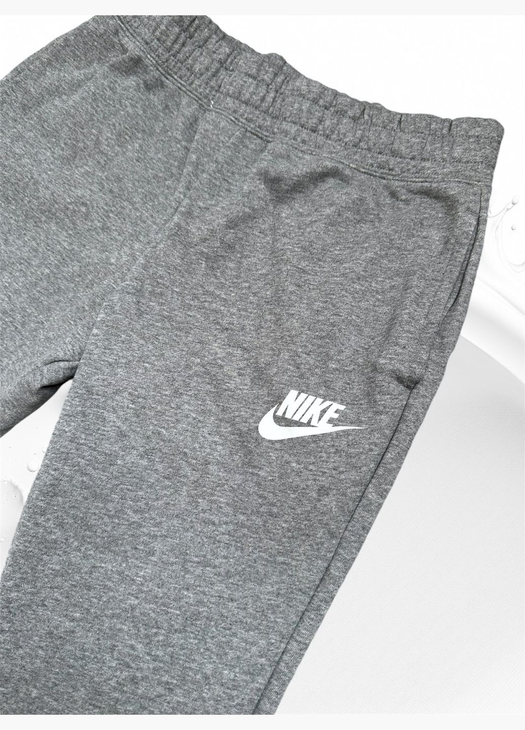 Серые брюки Nike