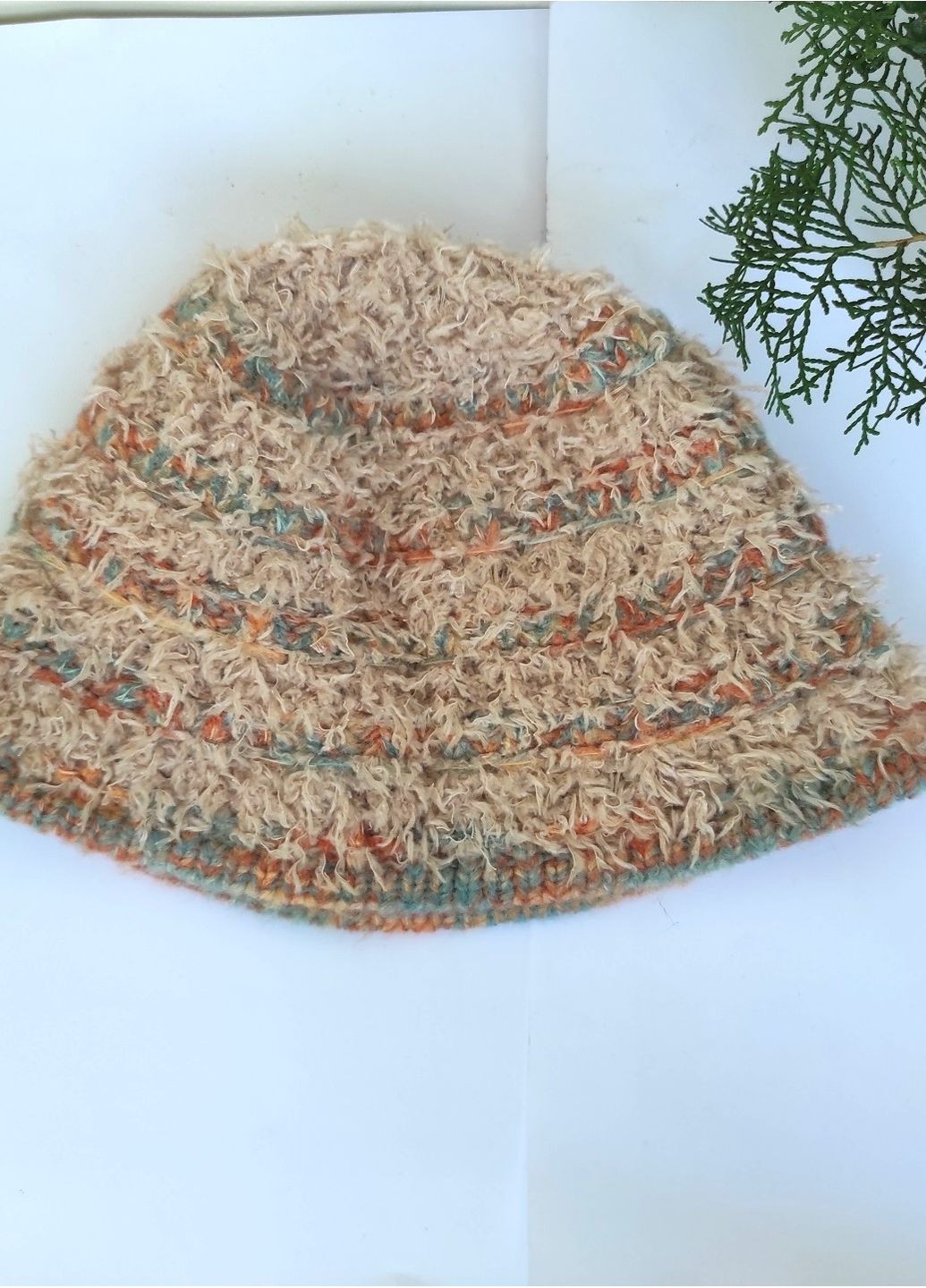 Теплая вязаная зимняя шапка в полоску из пушистой пряжи. No Brand В'язана Зимова Шапка меланж (361969980)