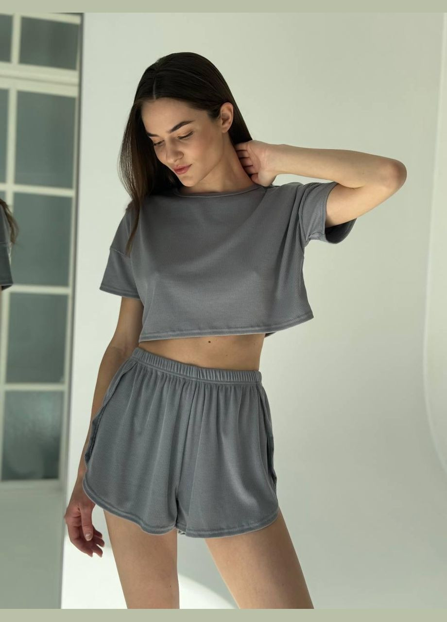 Сіра всесезон літня піжама з шортами та футболкою піжама жіноча в рубчик сірого кольору. піжамний комплект для сну No Brand