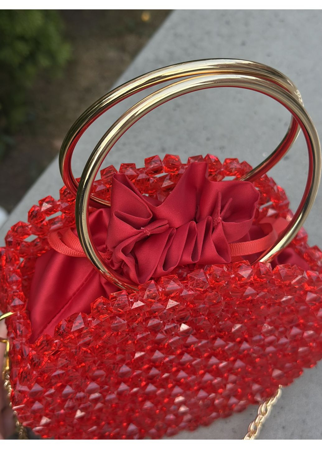 Жіноча кругла сумка з намистин ручної роботи з ланцюжком червона No Brand (362136997)