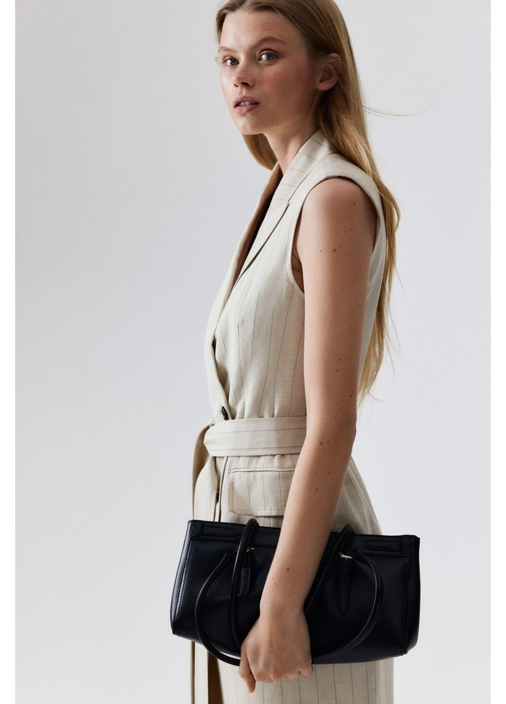 Світло-бежева ділова жіноча лляна сукня-піджак з поясом н&м (58320) xs світло-бежева H&M