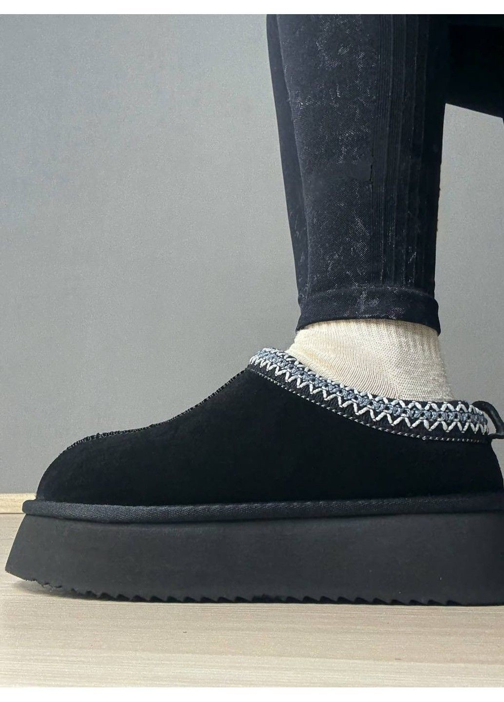 Угги женские 1702-1 тапочки на платформе замшевые с вышивкой черные ITTS (370269474)