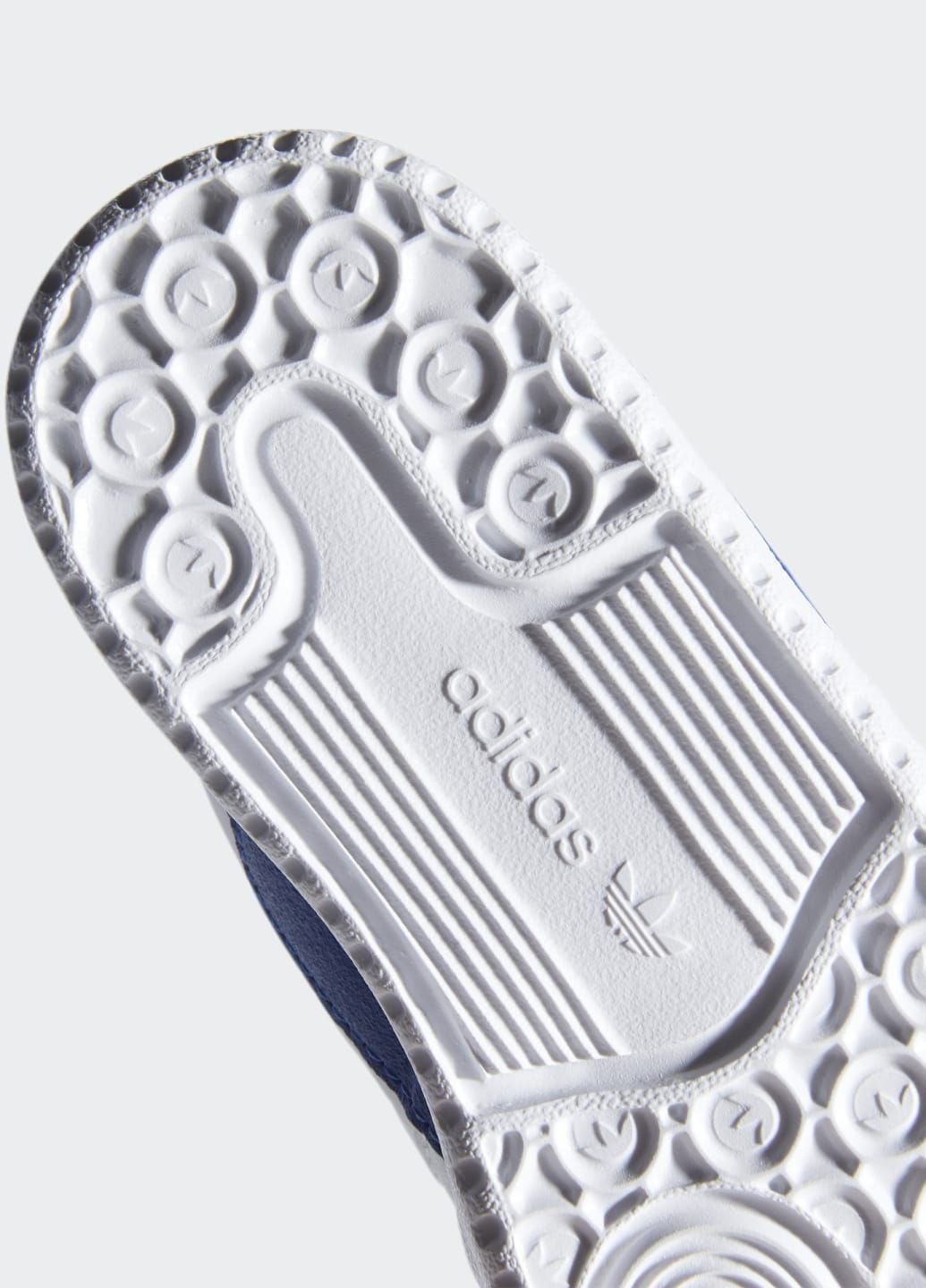 Белые всесезонные кроссовки forum low adidas