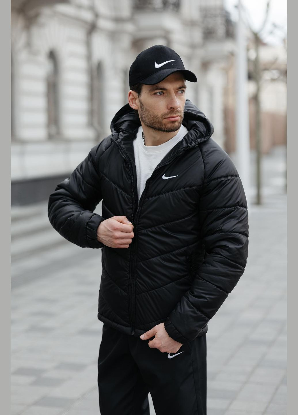 Черная демисезонная куртка мужская motion черная No Brand