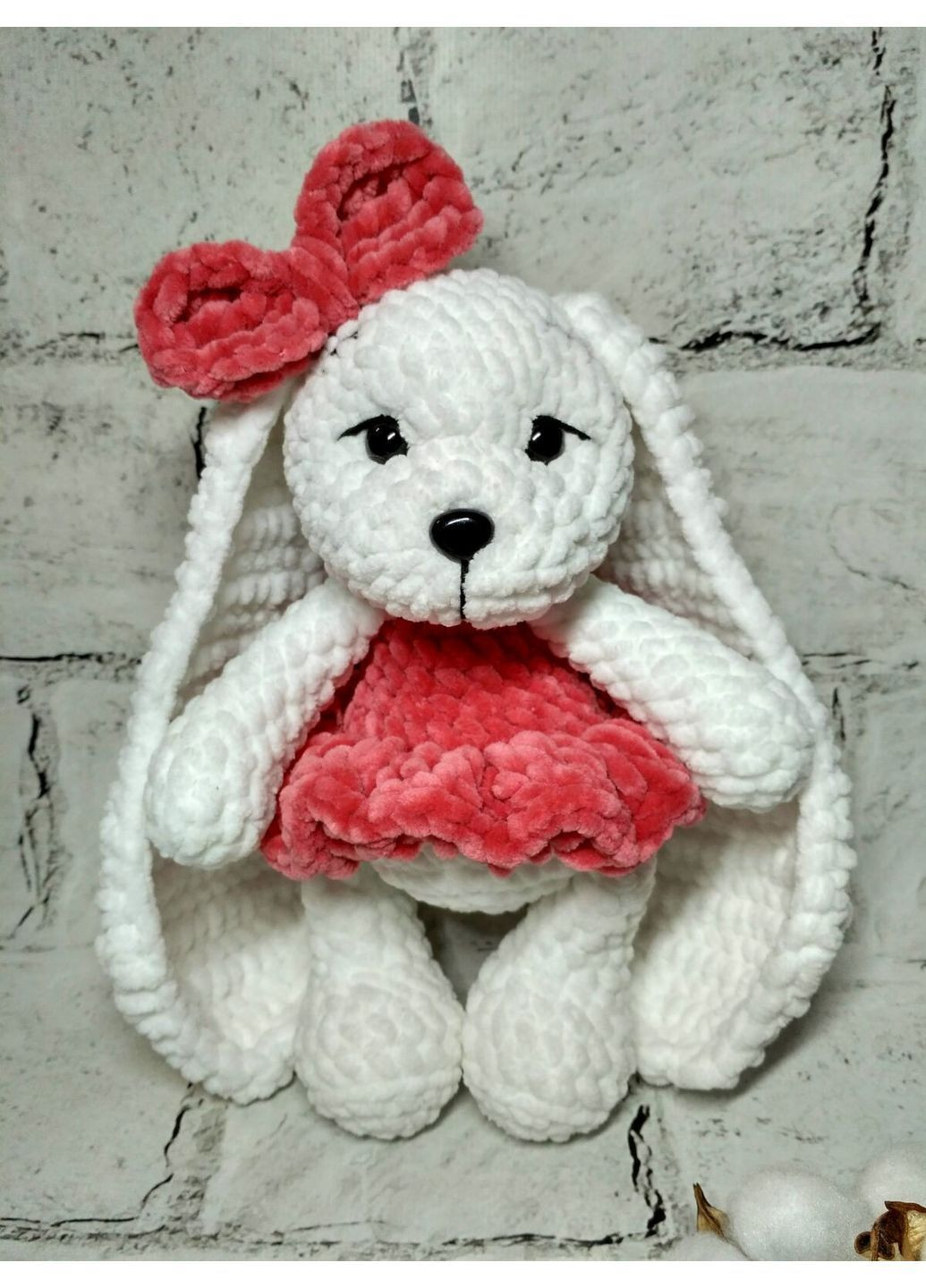 Мягкая игрушка ручной работы вязаная амигуруми Hand Made Зайчик в платье из плюша 23 см No Brand (369612663)