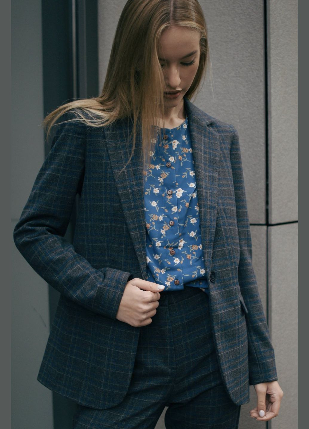 Темно-серый женский удлиненный жакет из костюмной плотной ткани в клетку (ll167865566) LadyLike - зимний