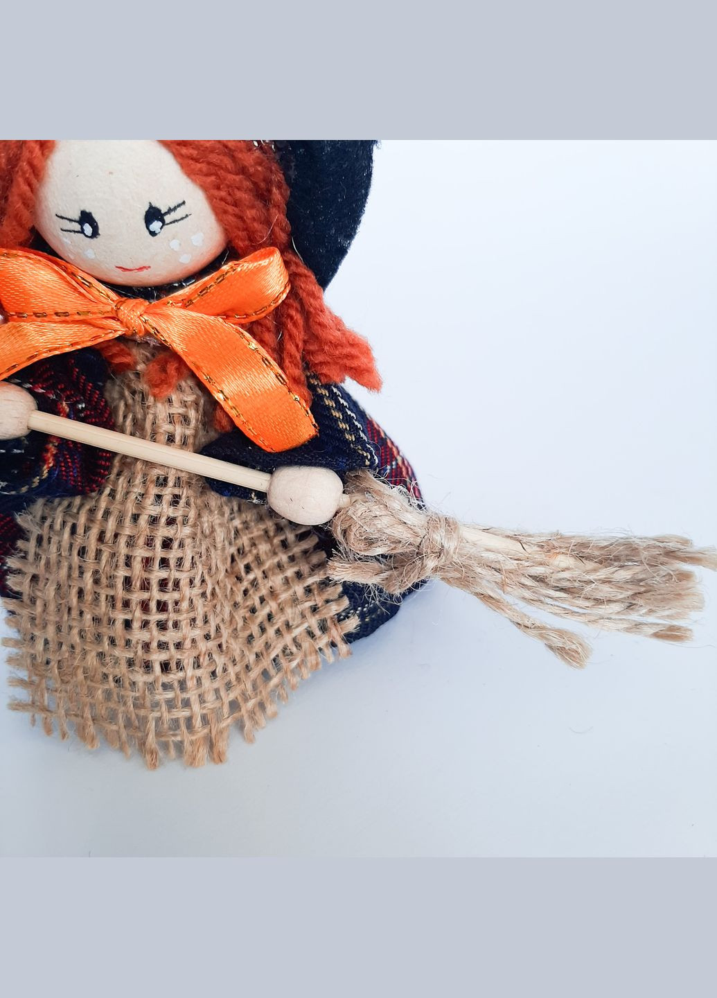 Хеллоувінська хендмейд прикраса для декору оселі маленька відьмочка No Brand Відьма (303613996)