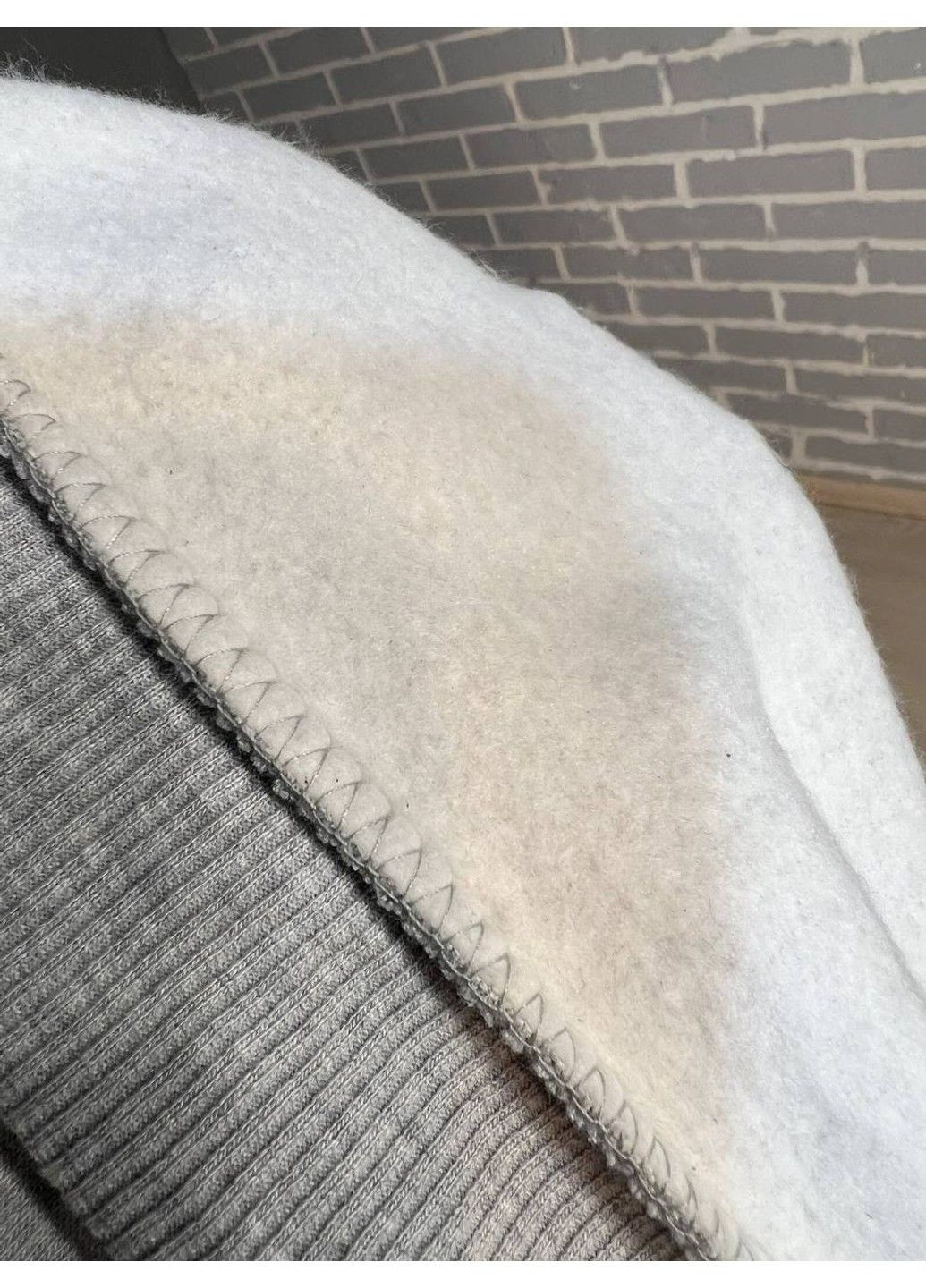 Костюм жіночий 478-480 коротке худі з капюшоном та брюки джоггери на резинці фліс сірий Quzen (313626284)