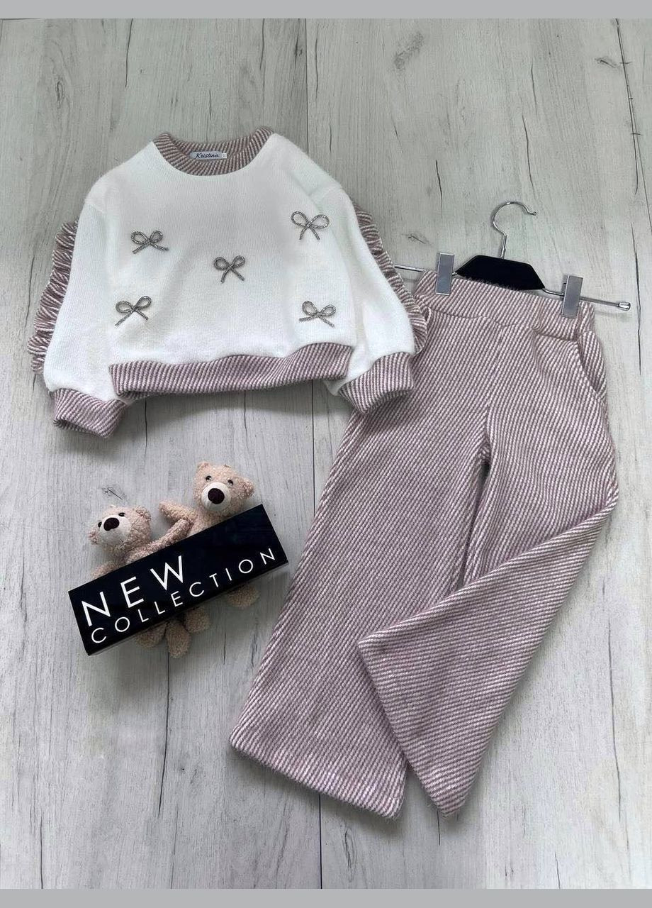 Бежевый демисезонный костюм кежуал девочкам 2-кая праздничная с трендовыми бантиками + рюша девственниц. альпака 9832822 Kristina