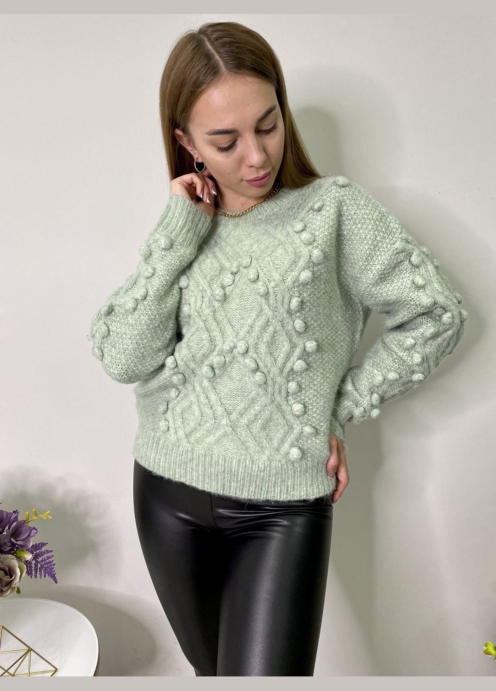 Світло-зелений светр з об'ємними елементами Bluoltre