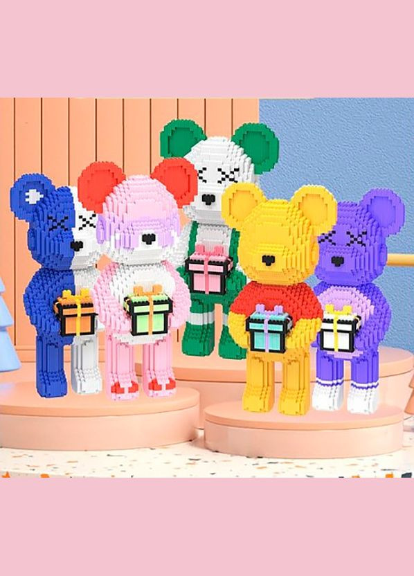 Конструктор для дорослих і дітей Magic Blocks "Ведмедик із подарунком" Рожевий на 3089 деталь. Ведмедик Bearbrick 43 см Limo Toy (281080015)