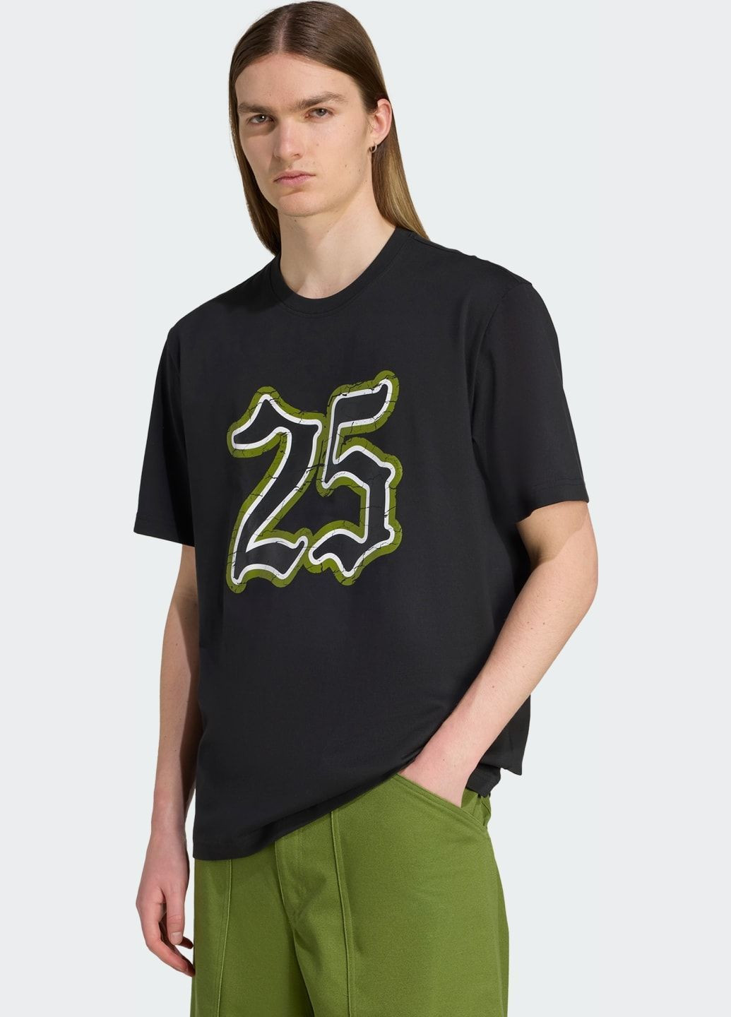 Черная футболка number graphic adidas