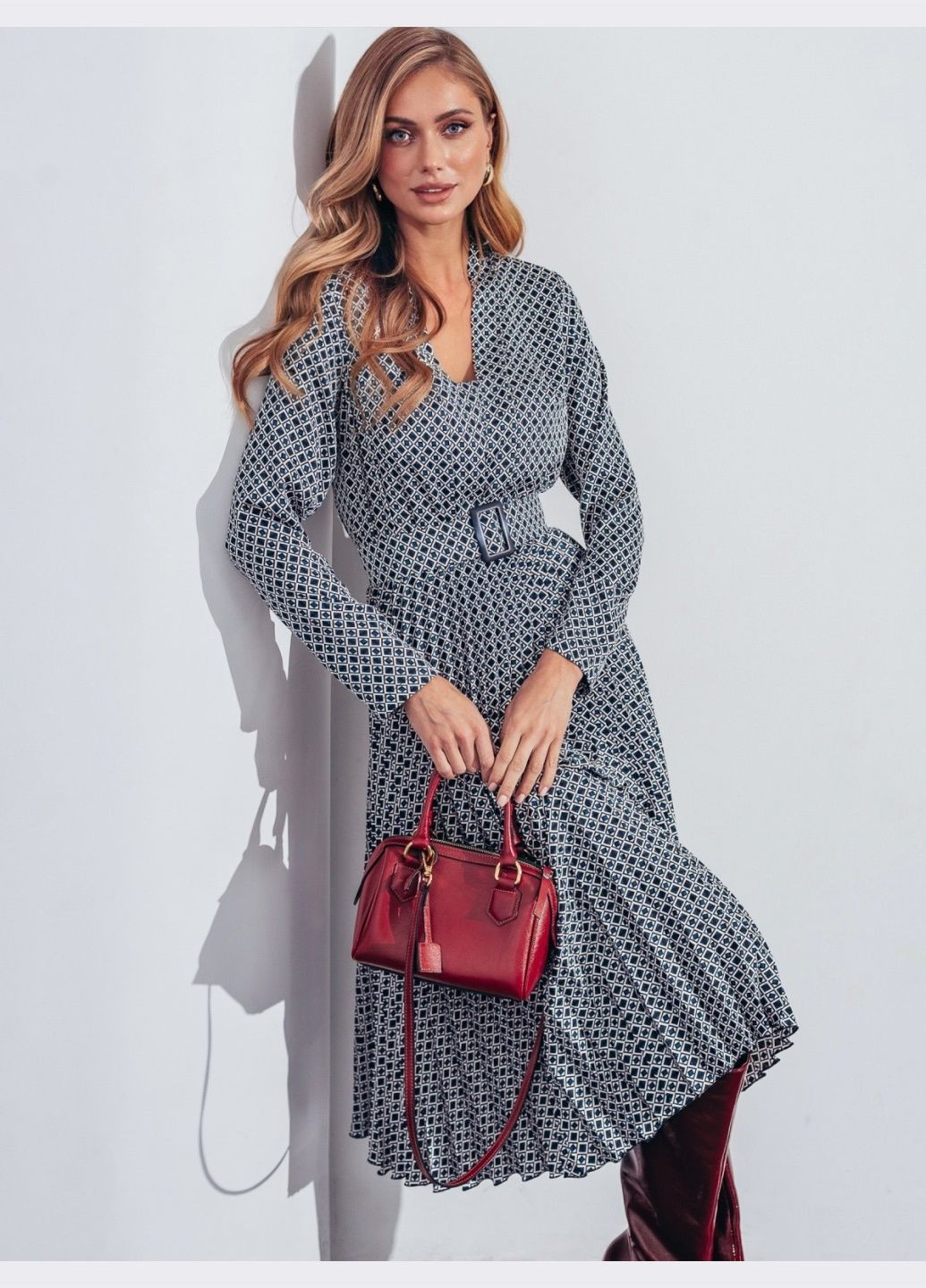 Синее кэжуал платье-миди синего цвета с плиссировкой Dressa