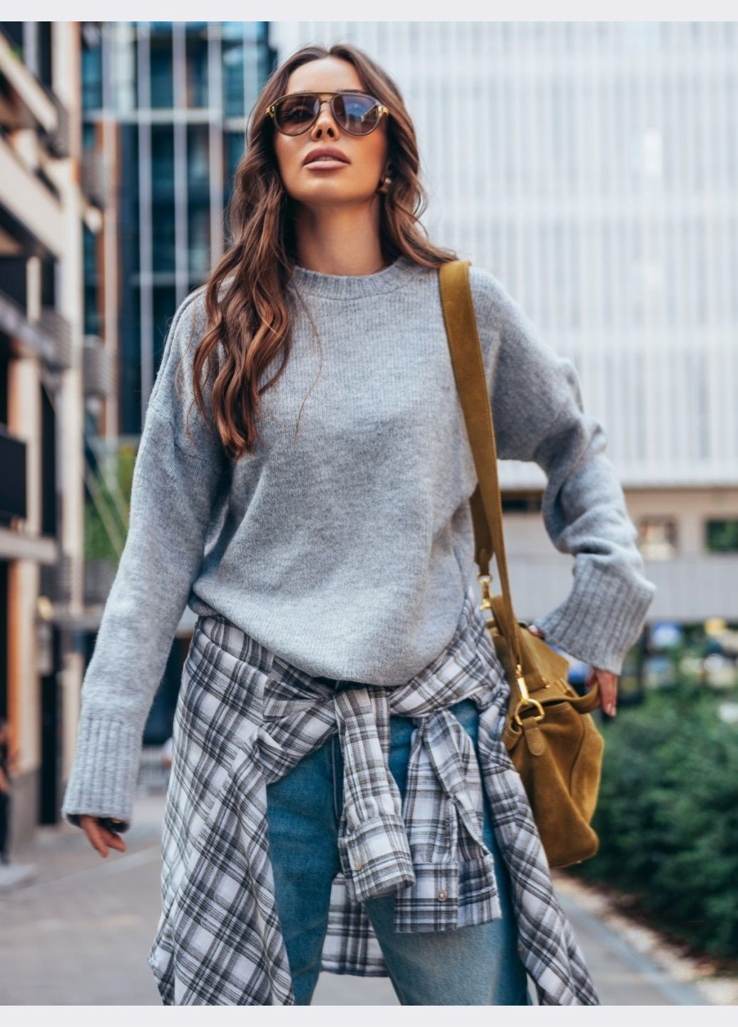 Серый демисезонный свитер свободного кроя серого цвета Dressa