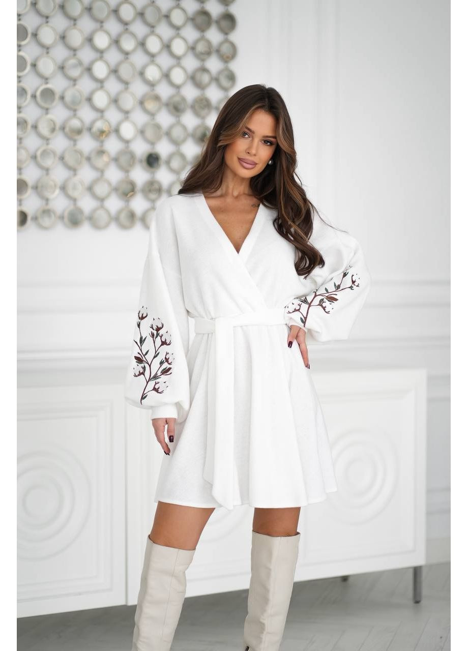 Молочное праздничный, вечернее женское платье на запах с объемными рукавами и цветочной вышивкой на запах MonCher