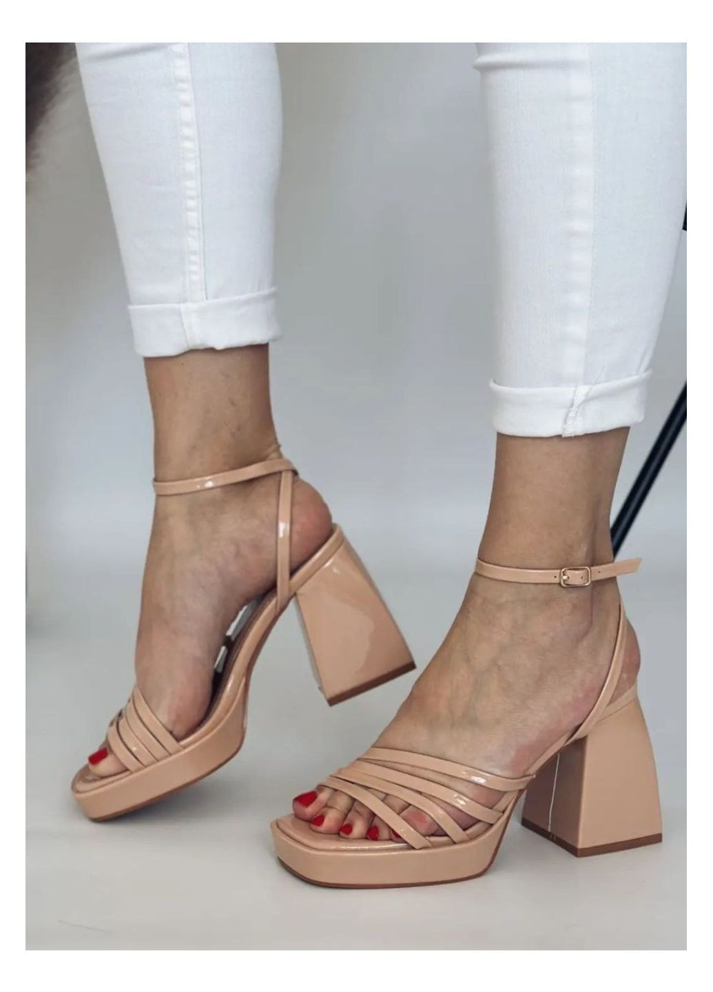 Стильні жіночі босоніжки No Brand (293979190)