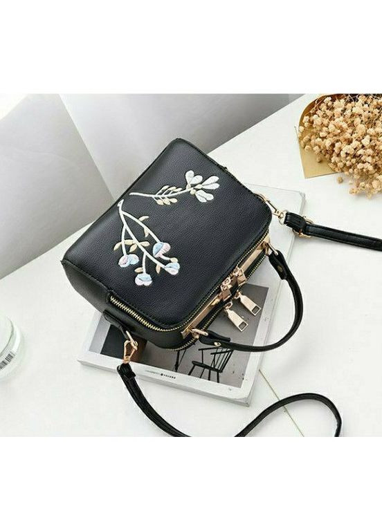 Жіноча сумка з вишивкою чорна з екошкіри квітковий принт ProDobro (363221610)