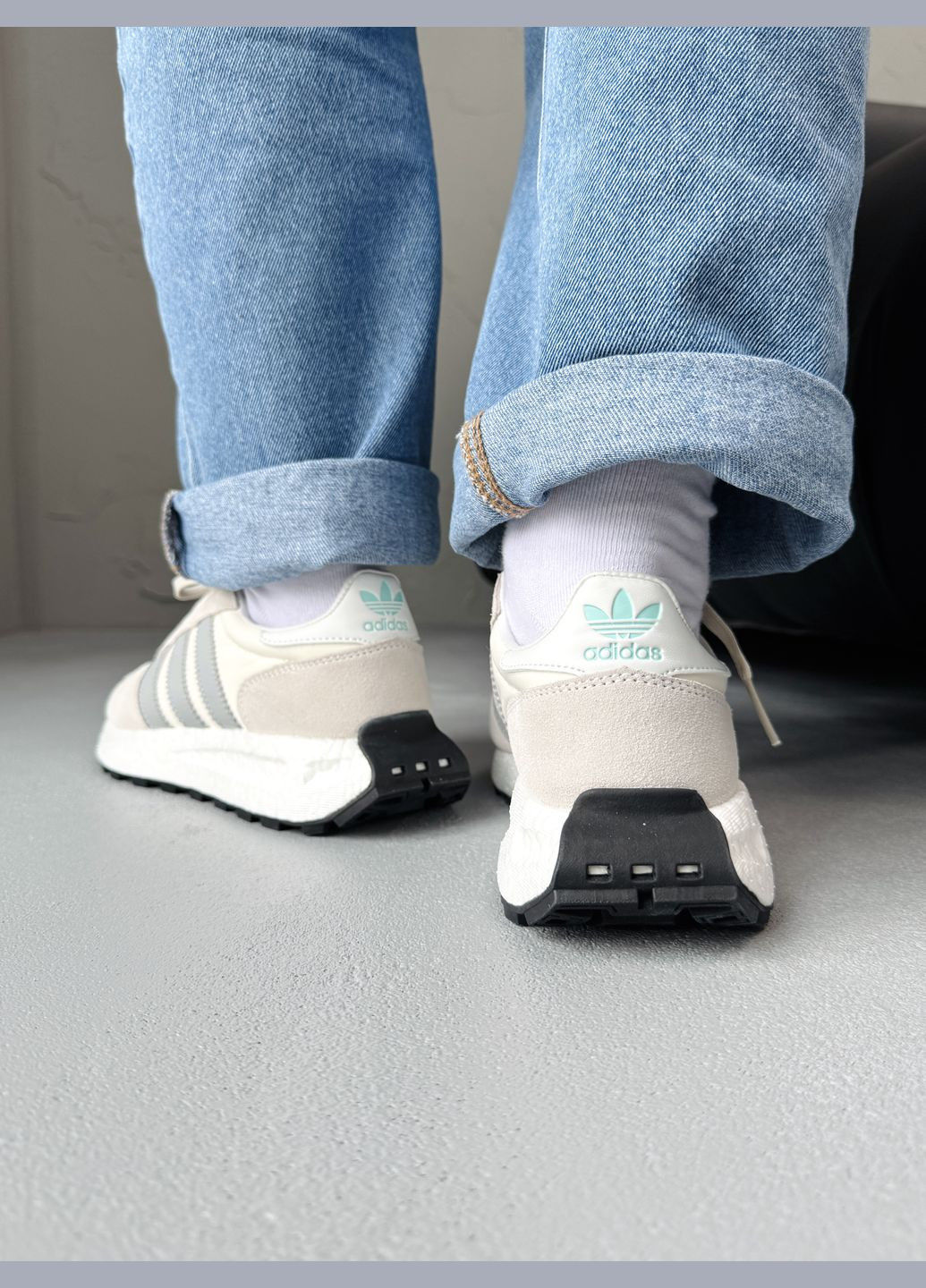 Бежевые демисезонные кроссовки мужские и женские adidas retropy e5 grey beige white | адидас ретропи бежевые No Brand