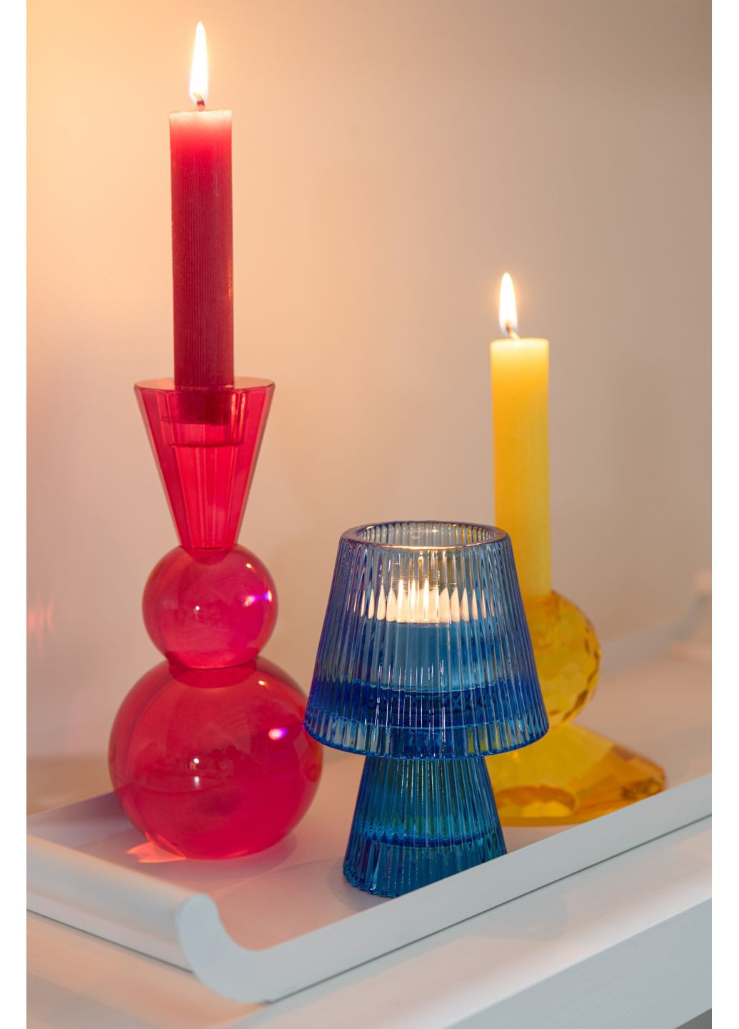 Свічник скляний червоного кольору висота 18 см (58287) J-Line (354300764)