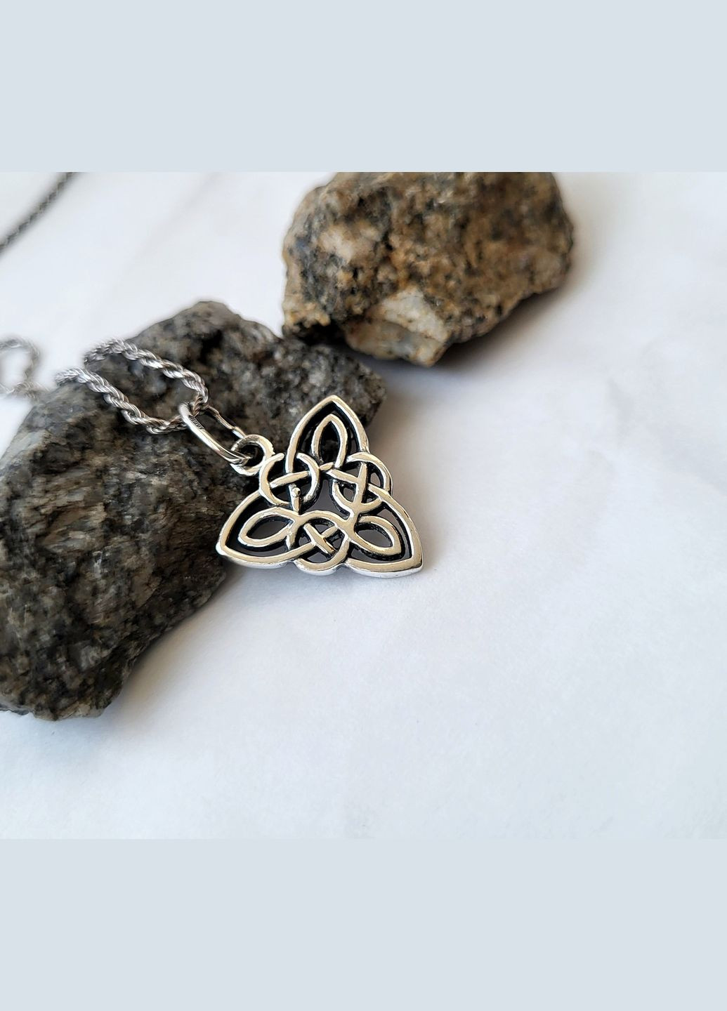 Серебряная подвеска оберег амулет Трикветр черненное серебро 925 пробы (АРТ.8983ч) 2.40г No Brand (306741224)