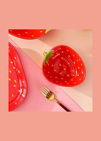 Тарелка глубокая Клубника 18514 3.8х10.5х13 см красная No Brand (347229359)